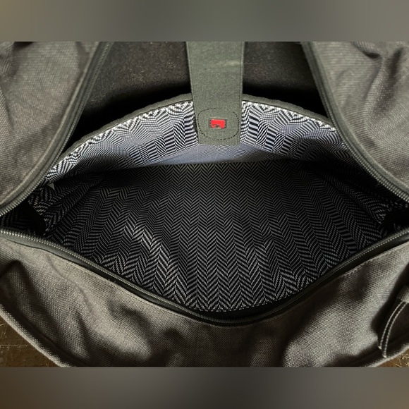 Ogio Hampton’s Tote - Picture 12 of 13